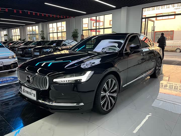 Фото 1 - Volvo S90