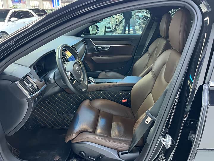 Фото 4 - Volvo S90