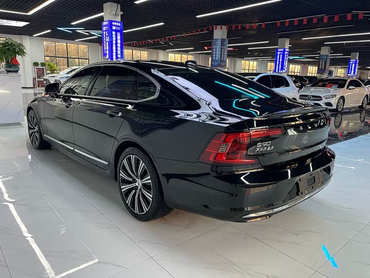 Фото 7 - Volvo S90
