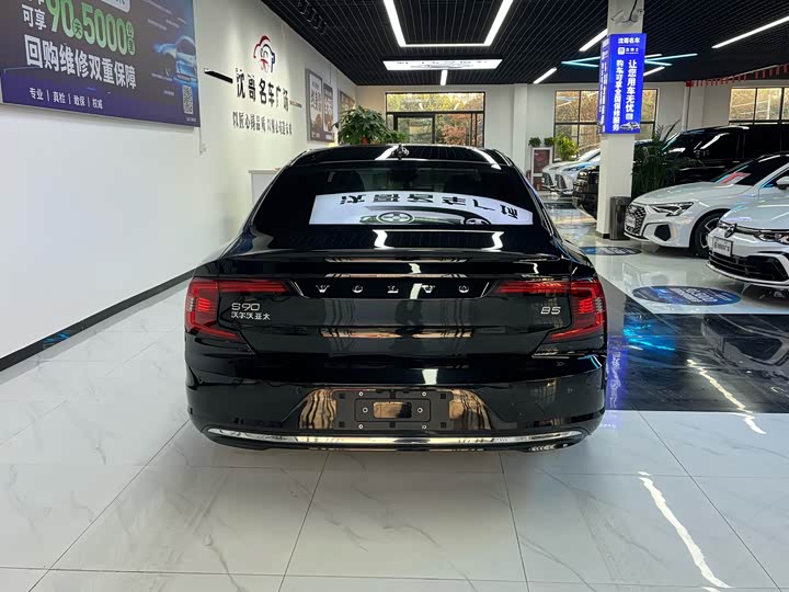 Фото 8 - Volvo S90