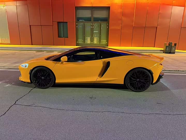 Фото 3 - McLaren GT