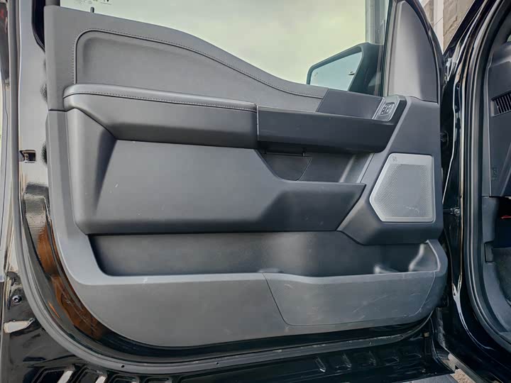 Фото 9 - Ford F-150 Raptor