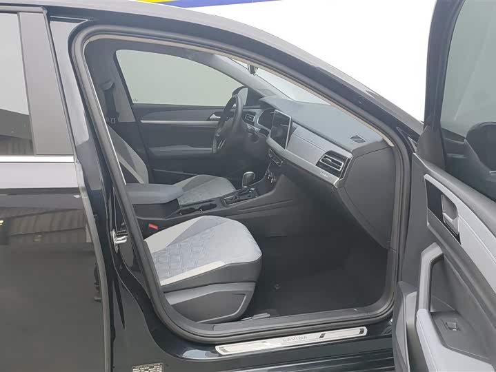 Фото 8 - Volkswagen Lavida