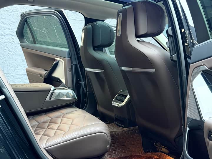 Фото 6 - BMW 7 Series