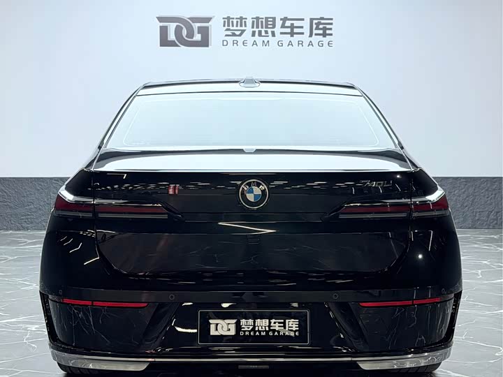 Фото 9 - BMW 7 Series