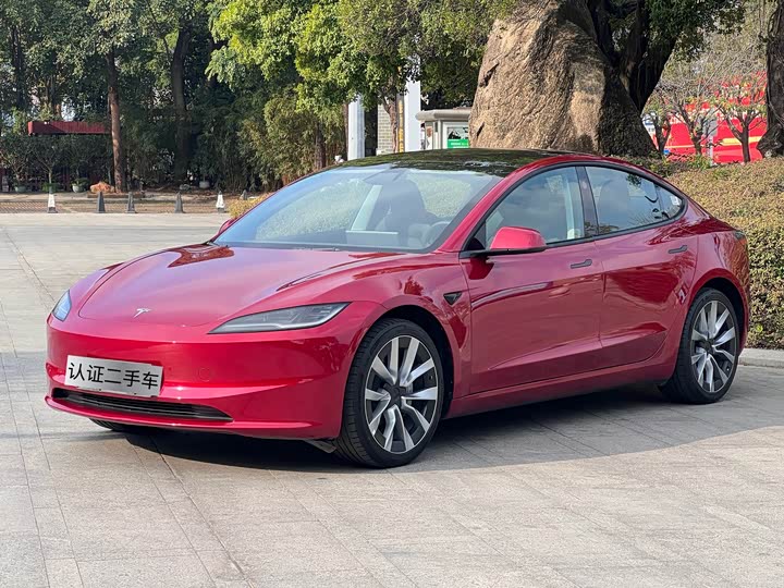 Фото 1 - Tesla Model 3
