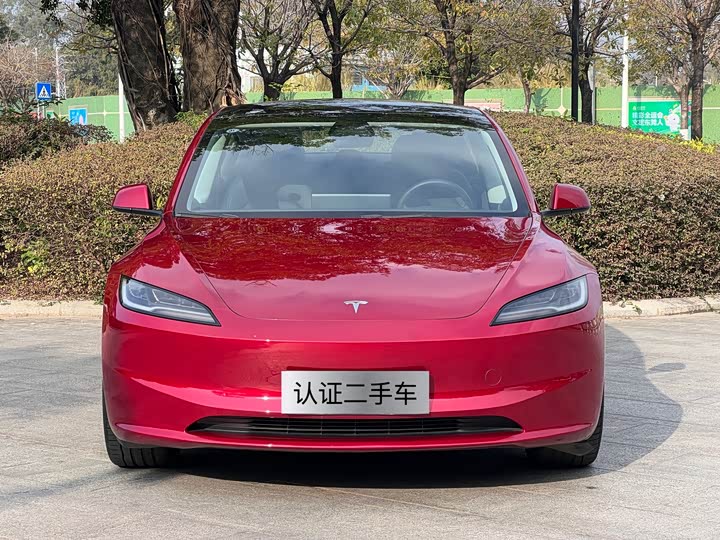 Фото 2 - Tesla Model 3