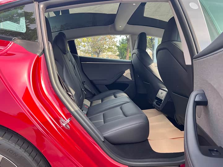 Фото 7 - Tesla Model 3