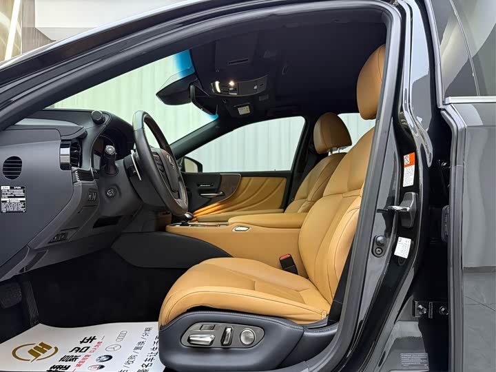 Фото 4 - Lexus LS