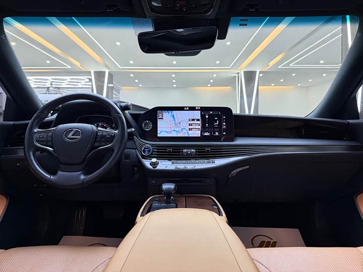 Фото 7 - Lexus LS