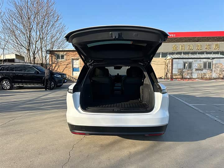 Фото 8 - Nio ES8