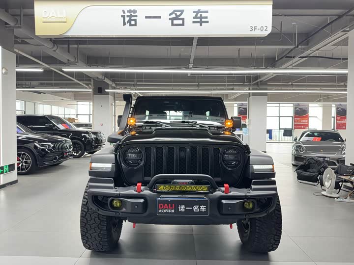 Фото 2 - Jeep Wrangler