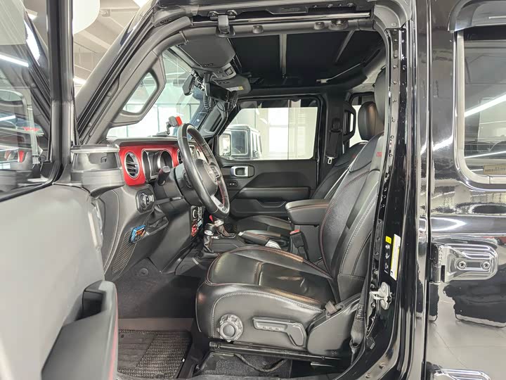 Фото 6 - Jeep Wrangler