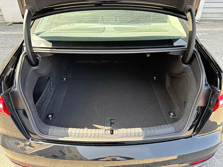 Фото 8 - Audi A6L