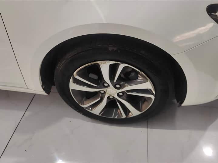 Фото 6 - Buick Verano