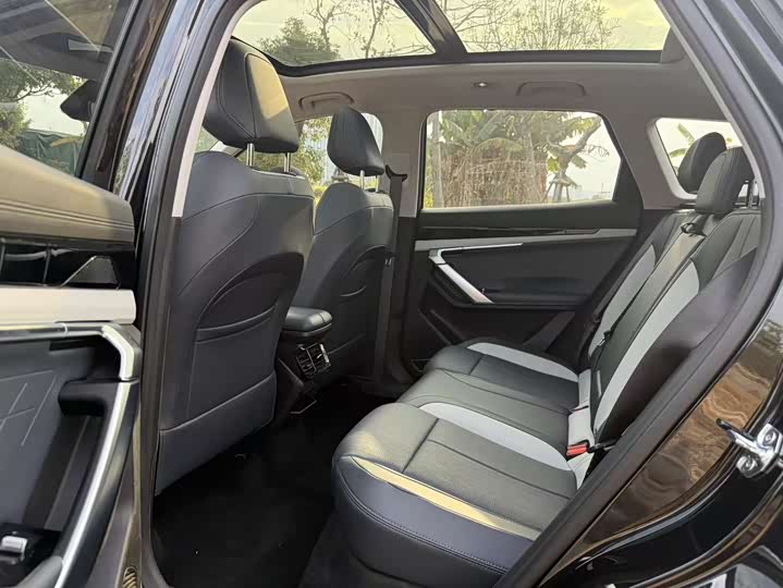 Фото 7 - Geely Atlas L