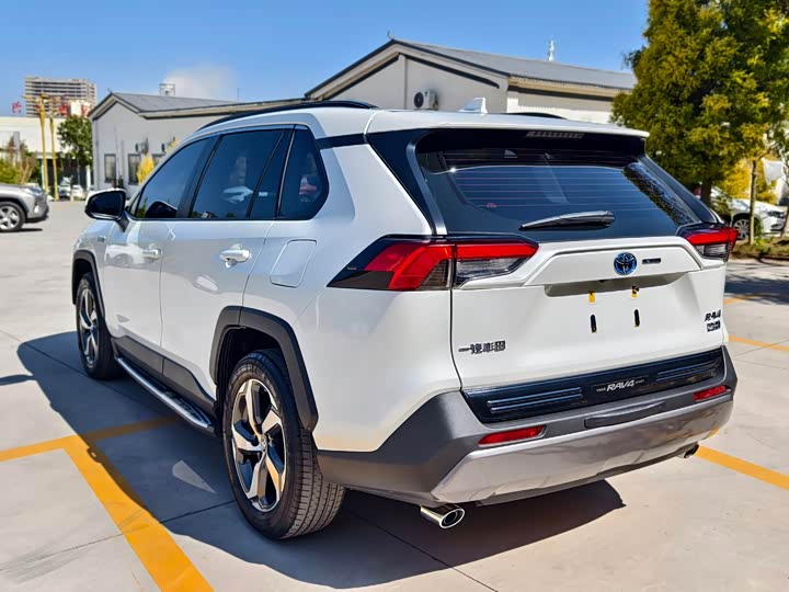 Фото 7 - Toyota RAV4 Hybrid