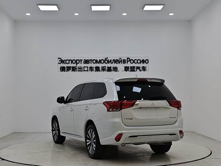 Фото 4 - Mitsubishi Outlander