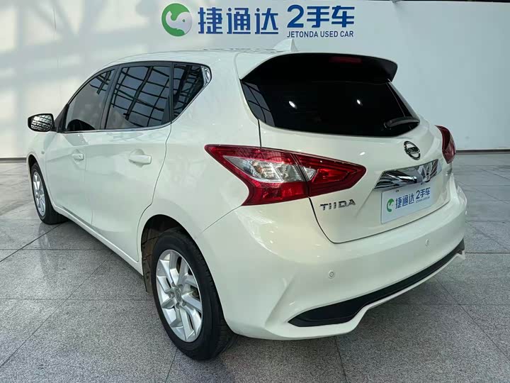 Фото 3 - Nissan Tiida
