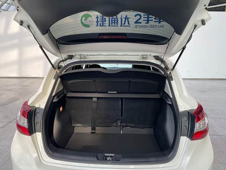 Фото 6 - Nissan Tiida