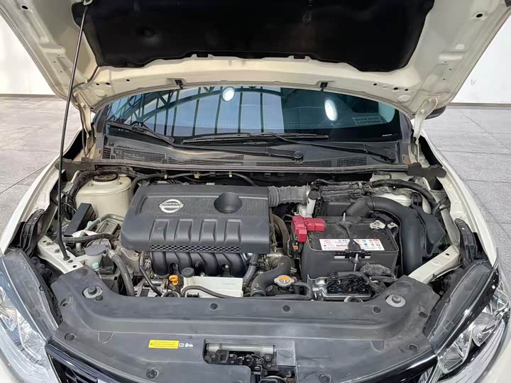 Фото 8 - Nissan Tiida