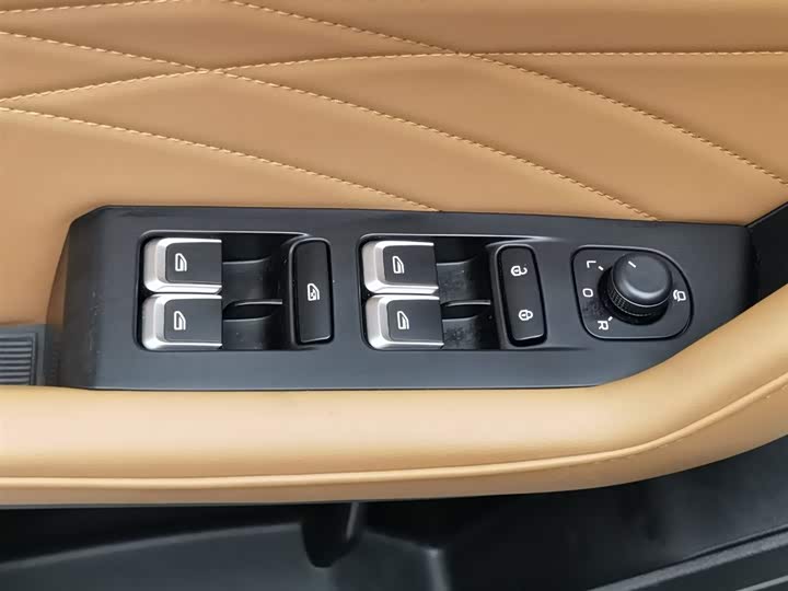 Фото 9 - Geely Okavango L