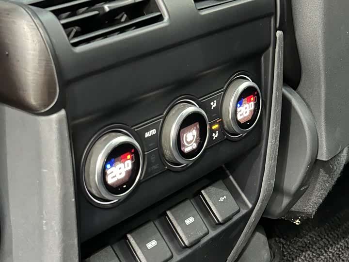 Фото 9 - Land Rover Defender