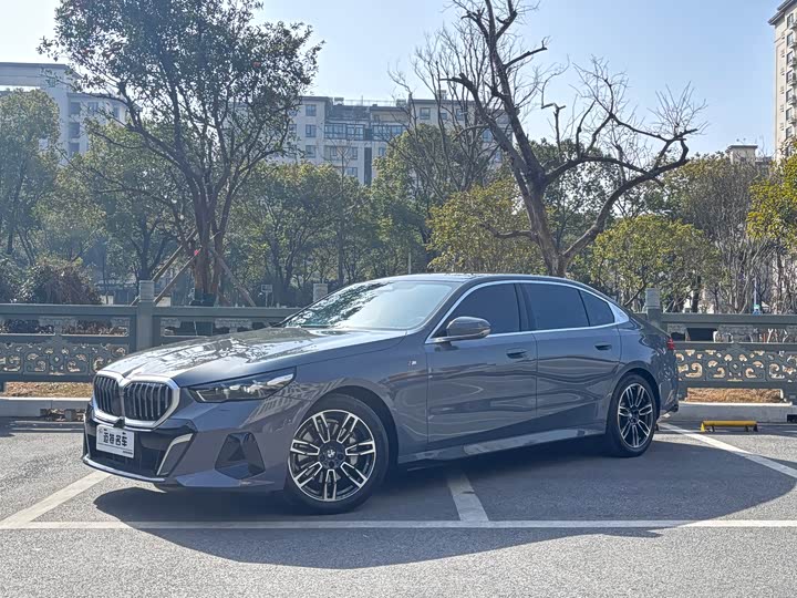 Фото 1 - BMW 5 Series