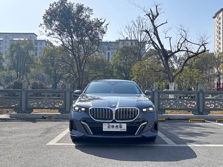 Фото 2 - BMW 5 Series