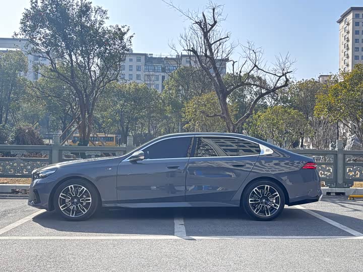 Фото 3 - BMW 5 Series