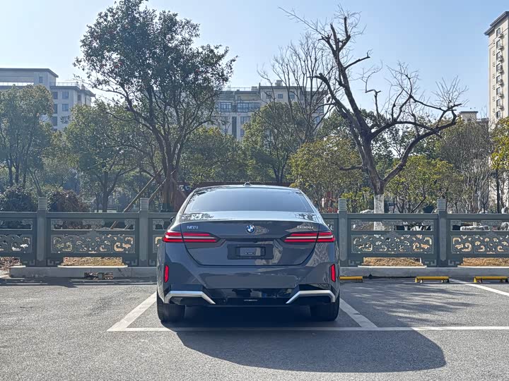 Фото 5 - BMW 5 Series