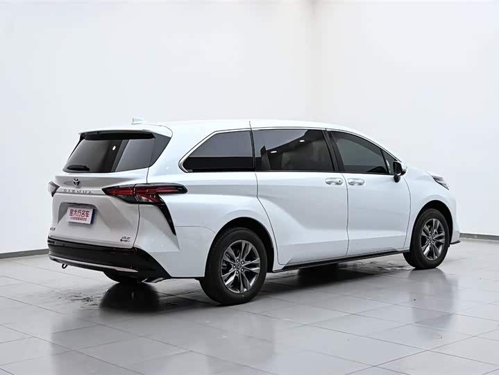 Фото 7 - Toyota Sienna