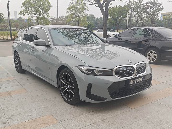 Photo 3 - BMW 3 Series