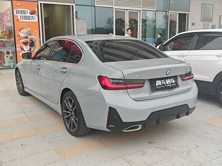 Photo 4 - BMW 3 Series