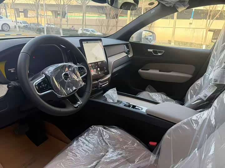 Фото 8 - Volvo XC60