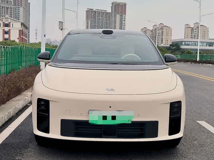 Фото 2 - LiXiang i6