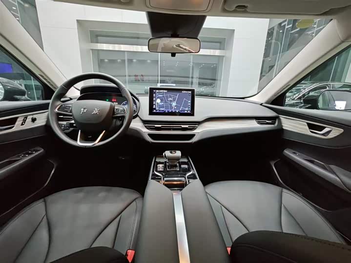 Photo 4 - Hongqi E-QM5