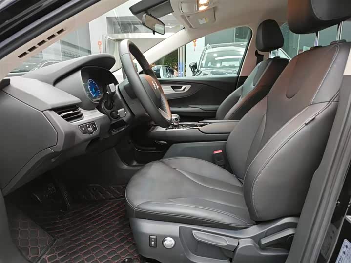 Photo 7 - Hongqi E-QM5