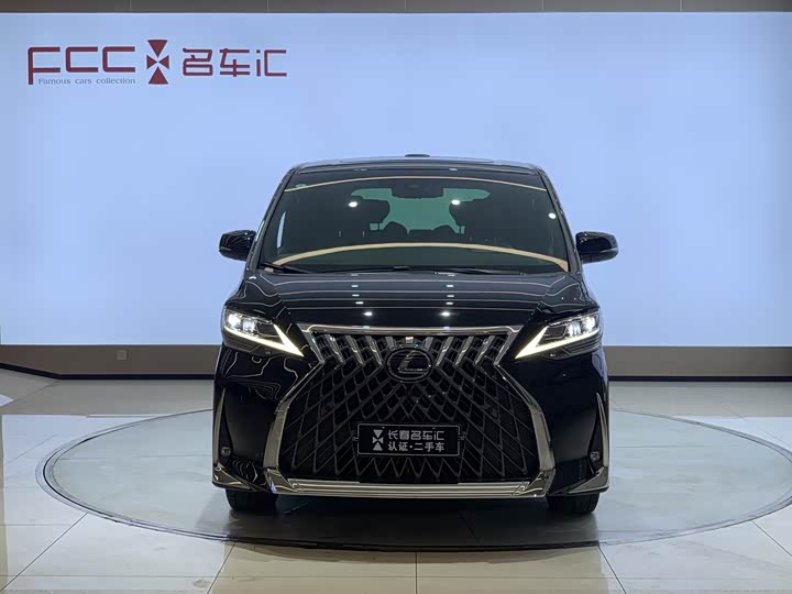 Фото 2 - Lexus LM