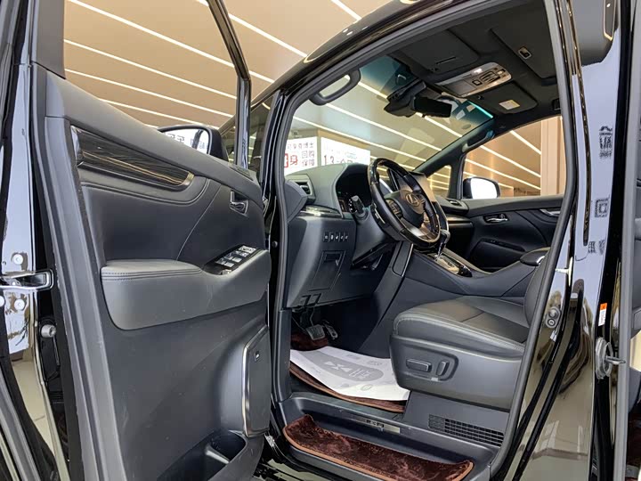 Фото 6 - Lexus LM