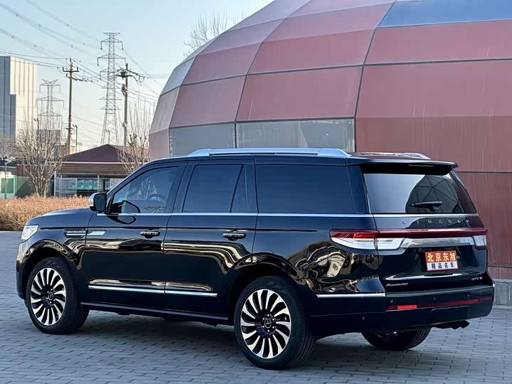 Фото 5 - Lincoln Navigator