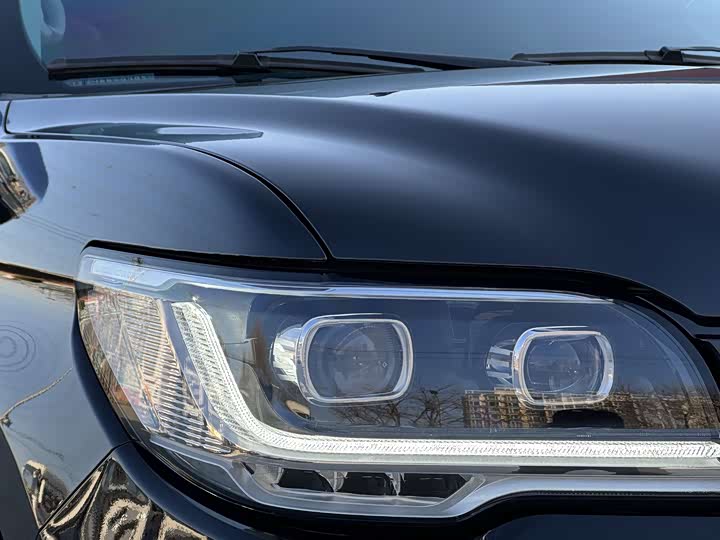 Фото 8 - Lincoln Navigator