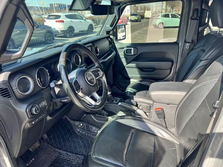 Фото 2 - Jeep Wrangler Hybrid