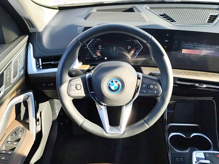 Фото 8 - BMW iX1