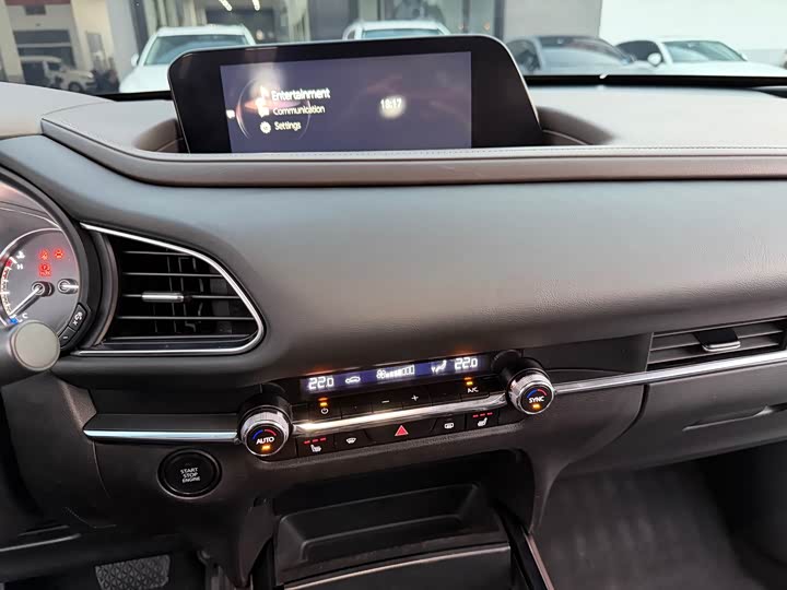 Фото 8 - Mazda CX-30