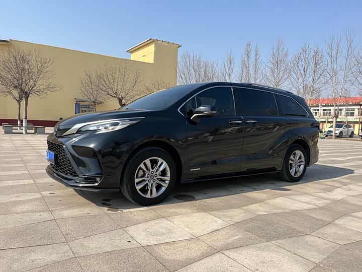 Фото 2 - Toyota Sienna