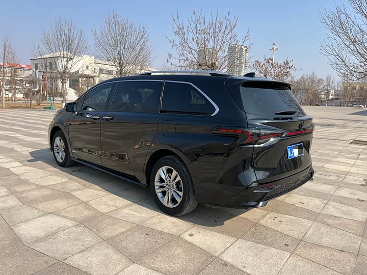 Фото 4 - Toyota Sienna