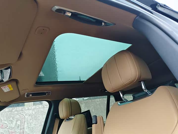 Photo 7 - Land Rover Range Rover