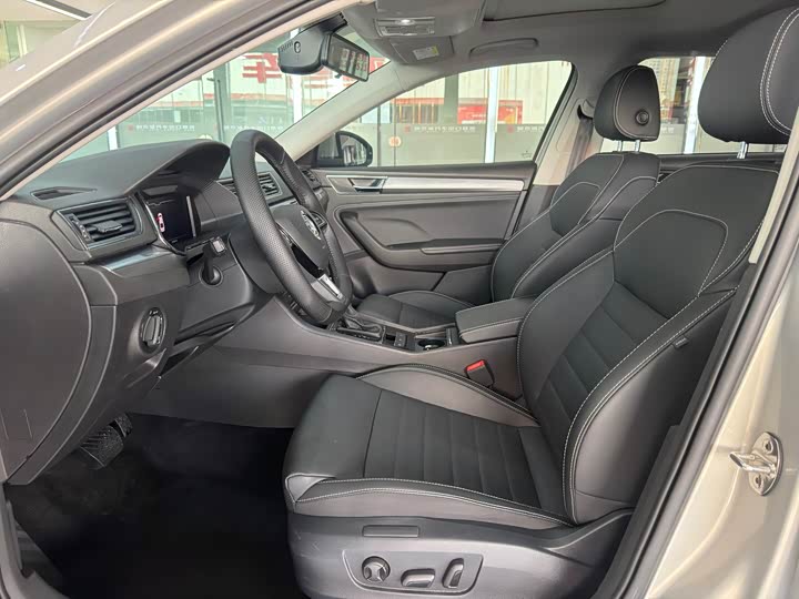 Фото 4 - Skoda Superb