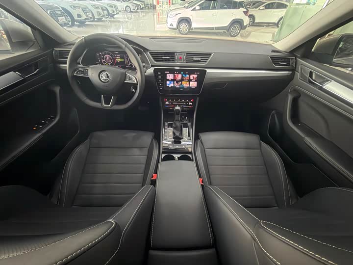 Фото 9 - Skoda Superb